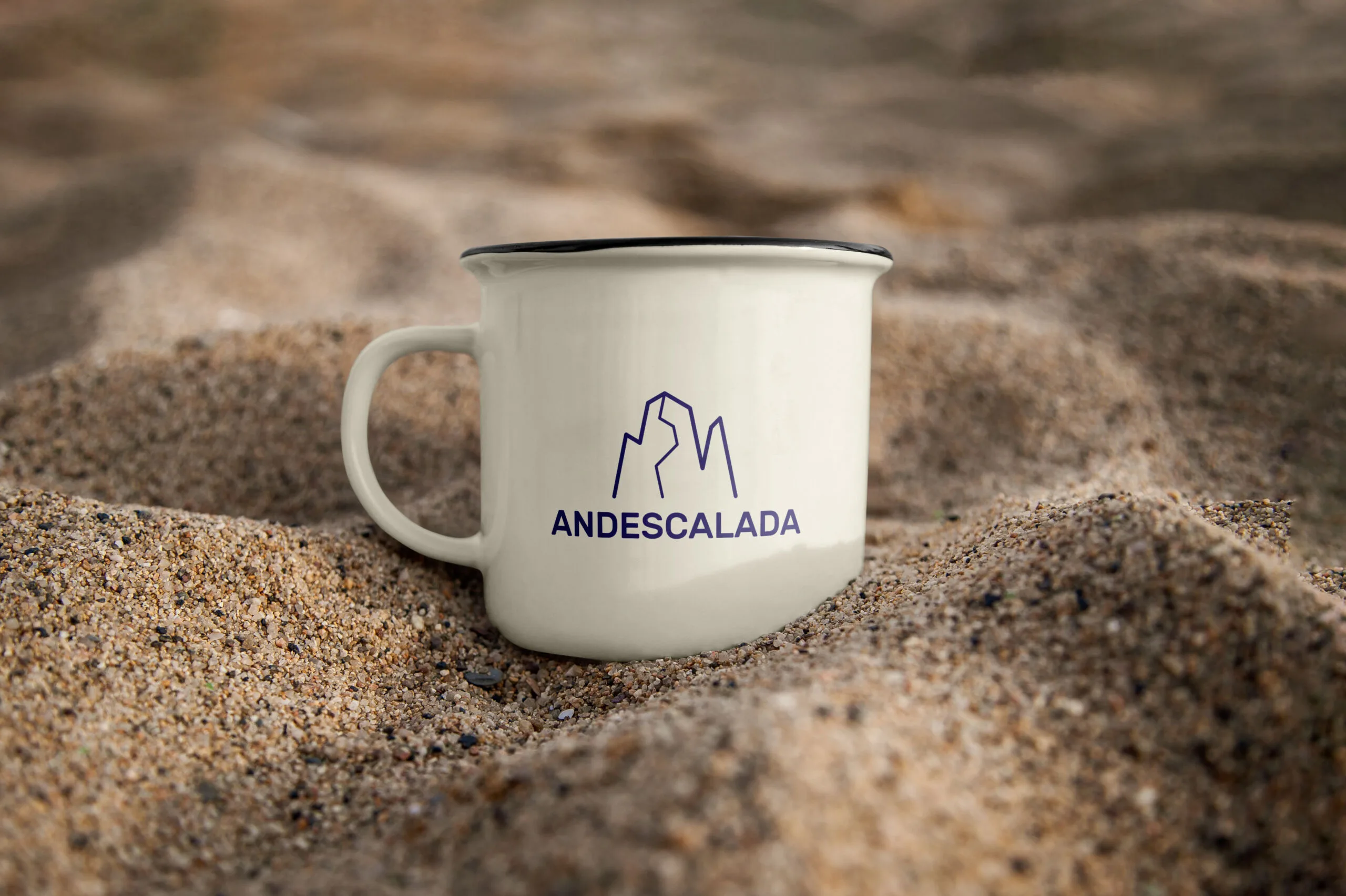 Free Mug in Sand Mockup copia scaled