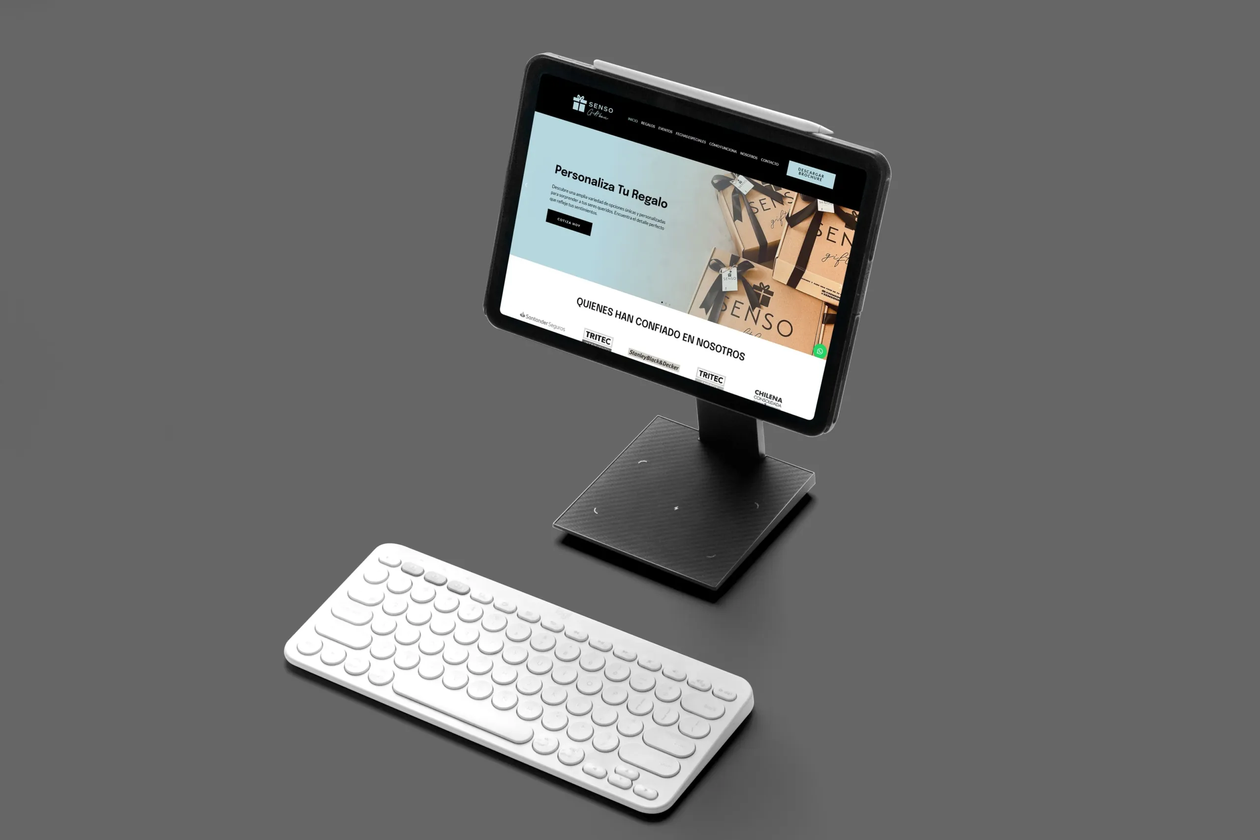 Tablet on Stand Mockup copia
