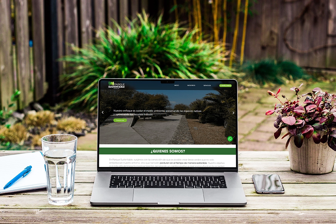 Free MacBook Pro On Wood Desk In Garden Mockup copia