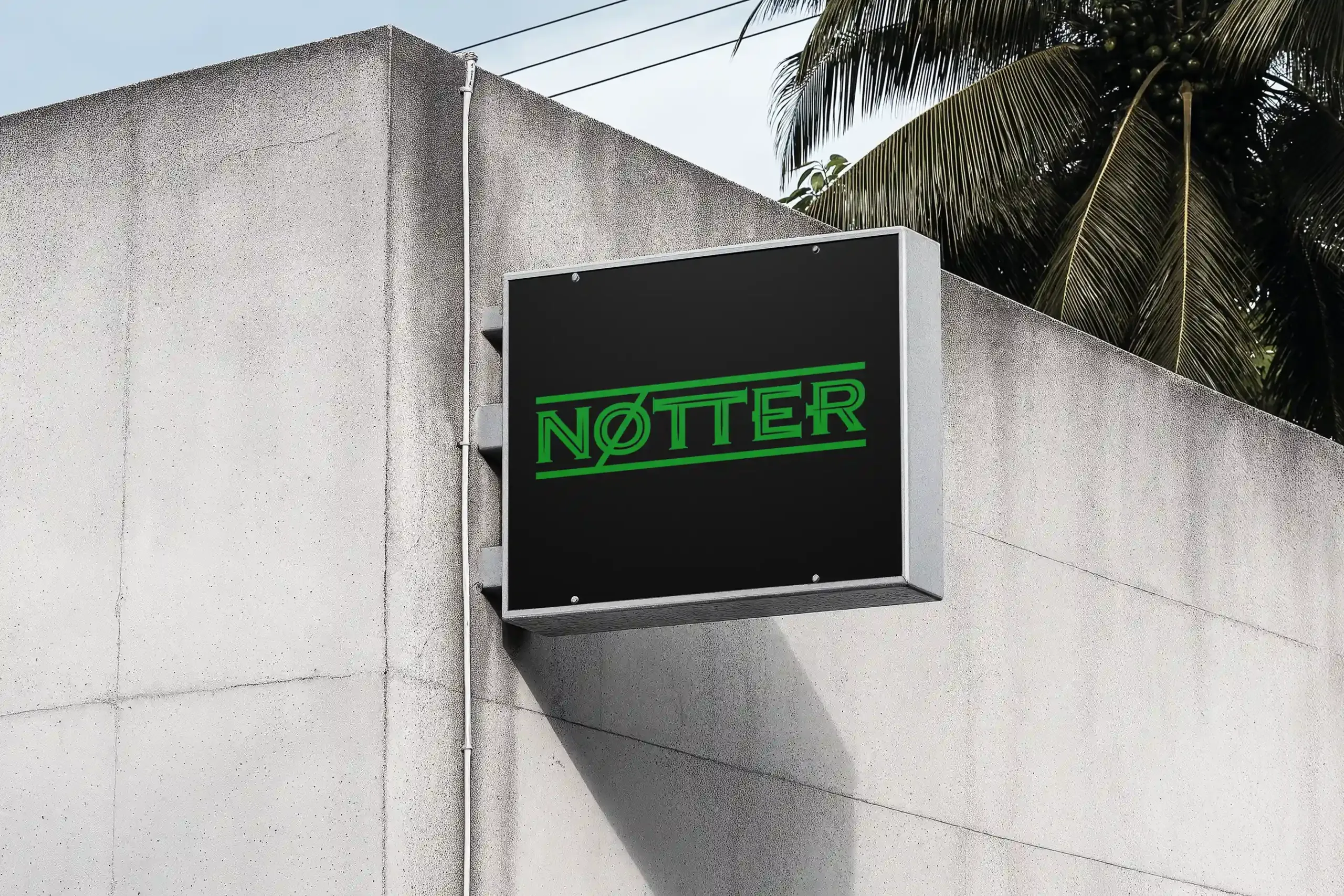 Free Rectangle Sign on Concrete Wall Mockup copia 11zon